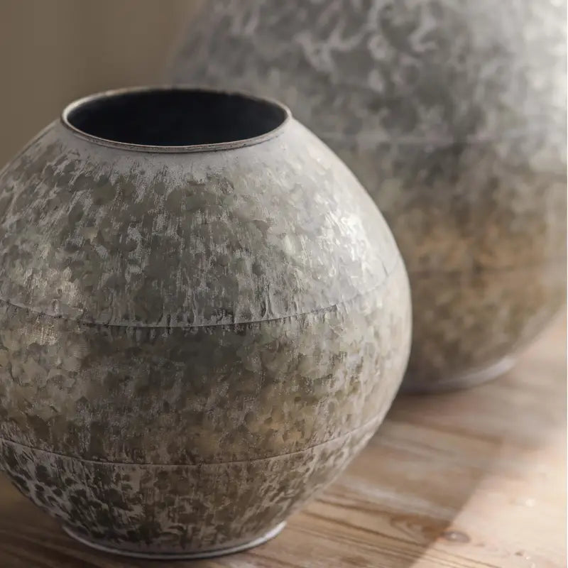 Vintage Chinese-Inspired Metal Vase - Antique look spherical plant pot for Home